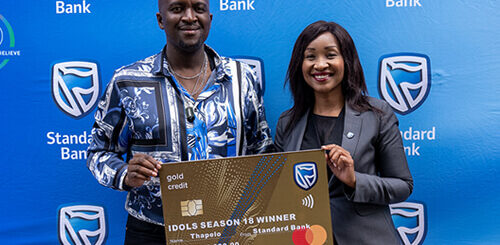 Idols SA Season 18 Winner, Thapelo Molomo receives a R350,000 cheque from Standard Bank